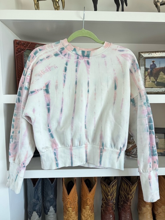 Old Navy Tops - Old Navy Tie Dye Semi Crop Sweatshirt Adorable!